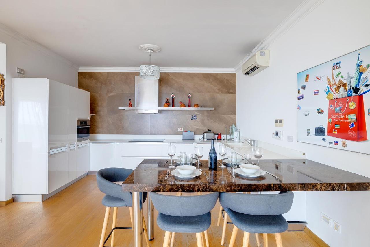 Seafront Apartment In Sliema With Pool, Upmarket Complex Luaran gambar