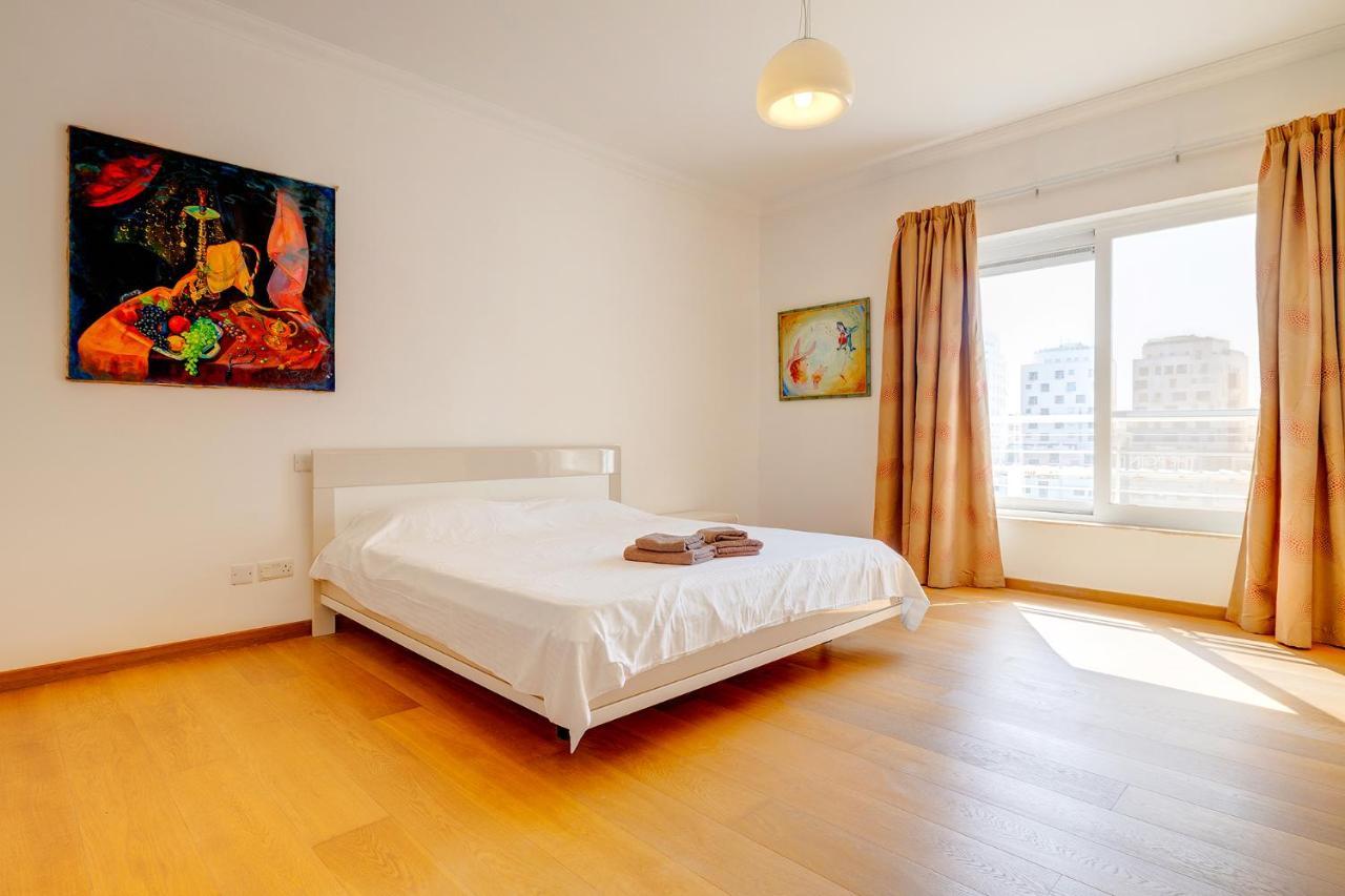 Seafront Apartment In Sliema With Pool, Upmarket Complex Luaran gambar