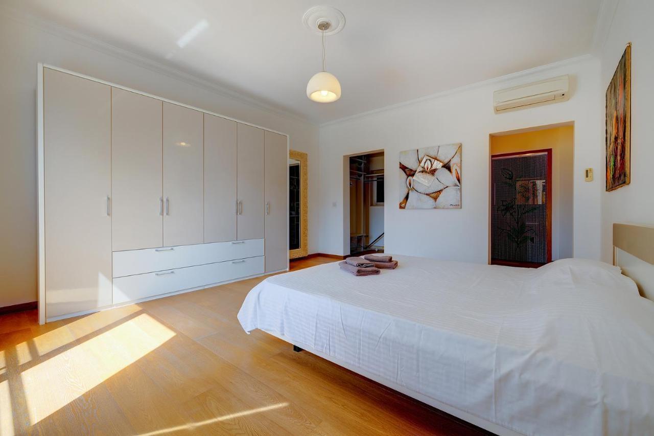 Seafront Apartment In Sliema With Pool, Upmarket Complex Luaran gambar