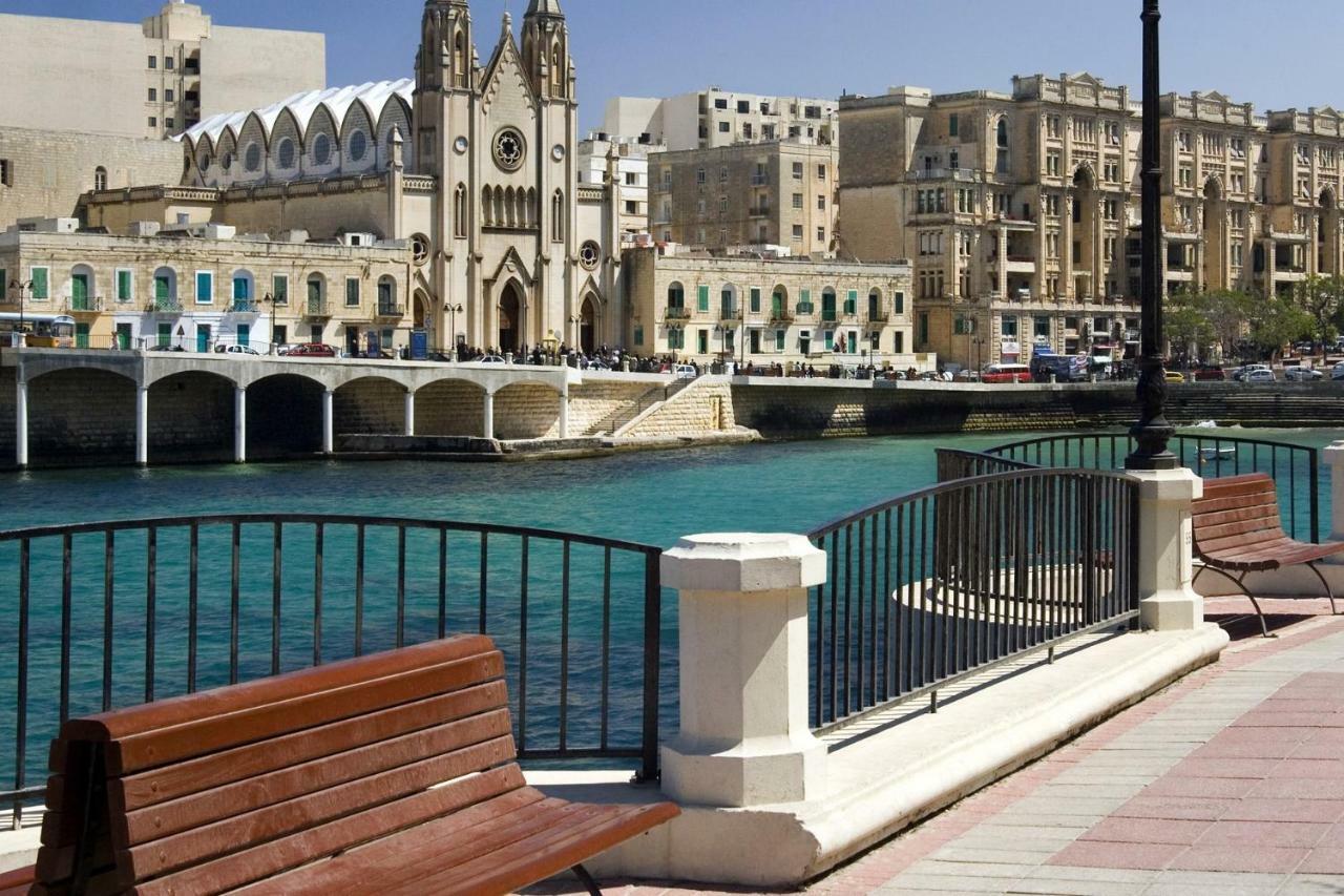 Seafront Apartment In Sliema With Pool, Upmarket Complex Luaran gambar