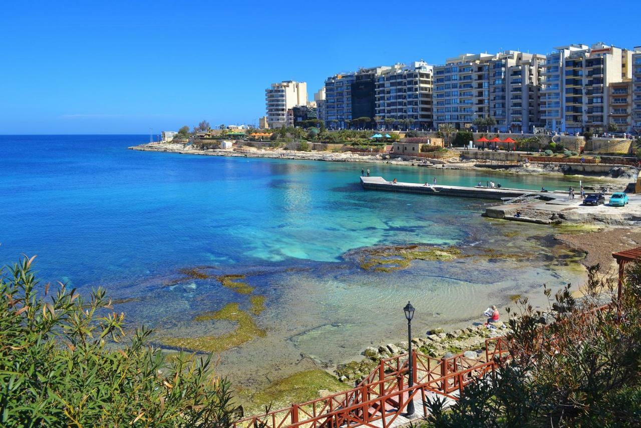 Seafront Apartment In Sliema With Pool, Upmarket Complex Luaran gambar