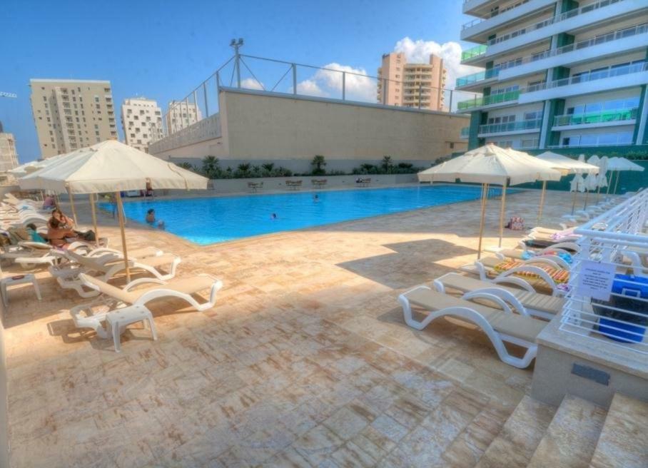 Seafront Apartment In Sliema With Pool, Upmarket Complex Luaran gambar
