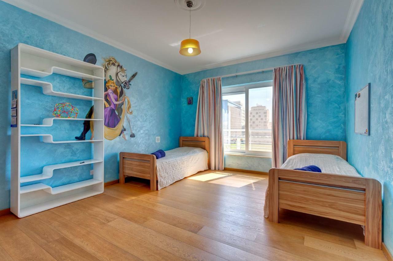 Seafront Apartment In Sliema With Pool, Upmarket Complex Luaran gambar