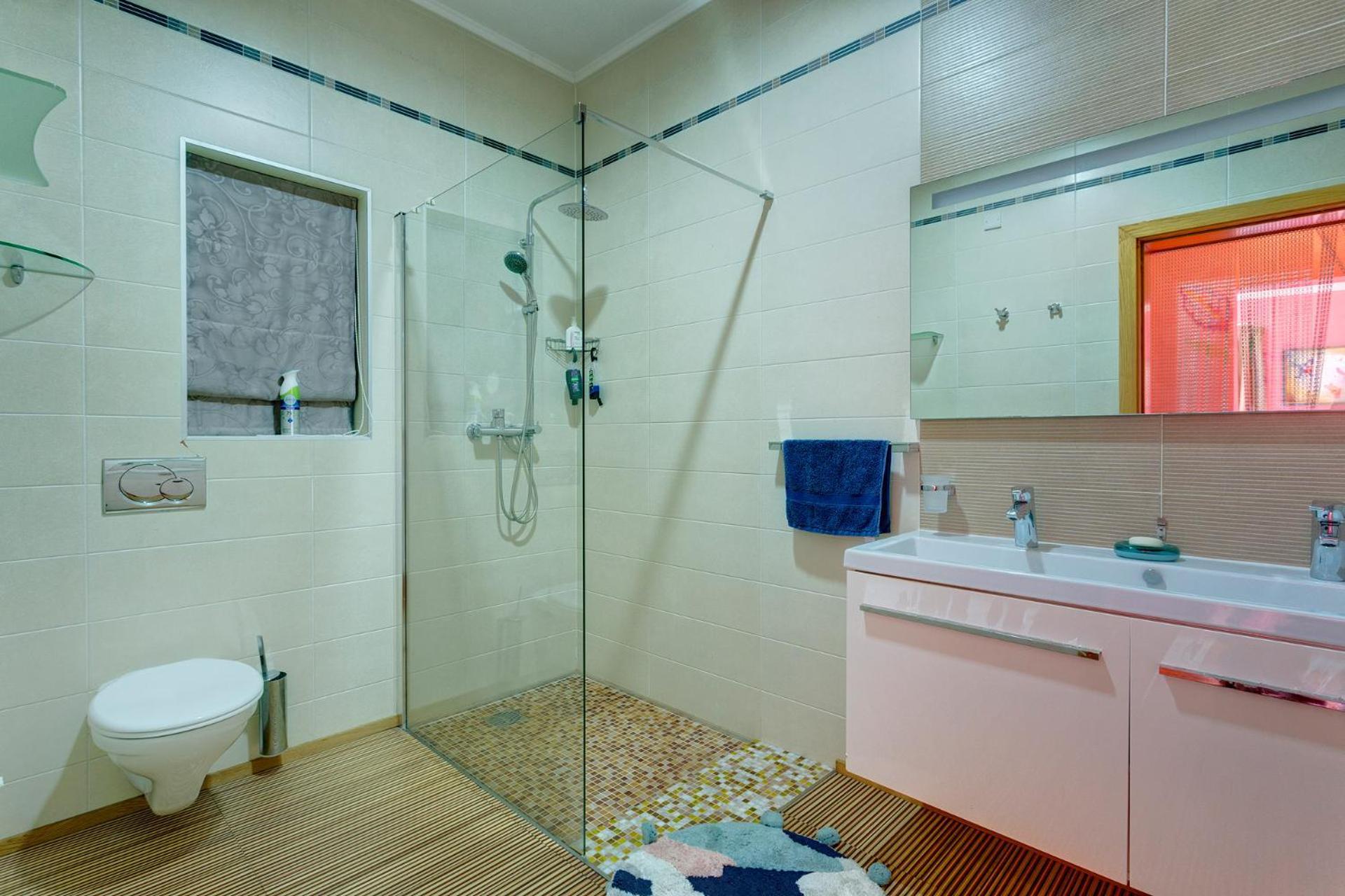 Seafront Apartment In Sliema With Pool, Upmarket Complex Luaran gambar