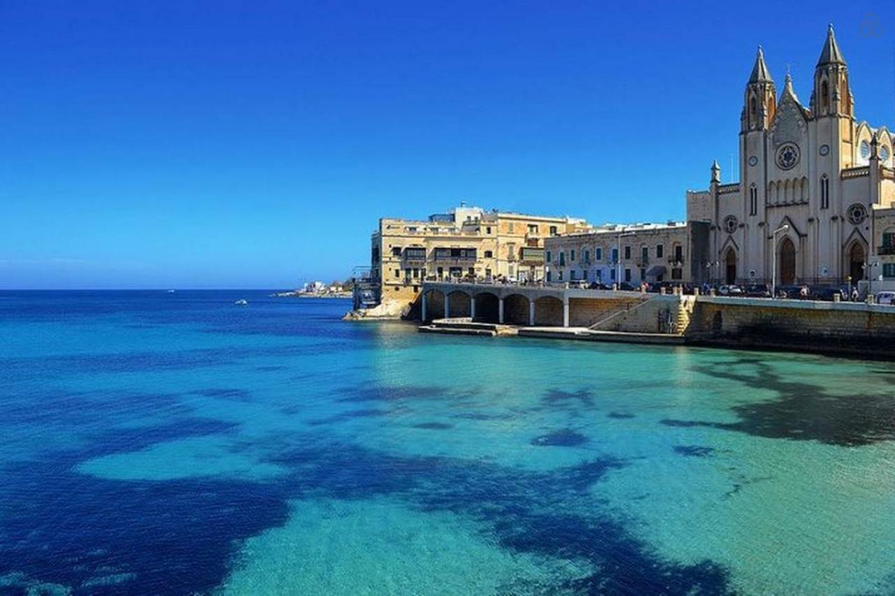 Seafront Apartment In Sliema With Pool, Upmarket Complex Luaran gambar