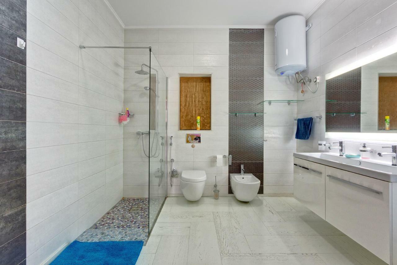 Seafront Apartment In Sliema With Pool, Upmarket Complex Luaran gambar