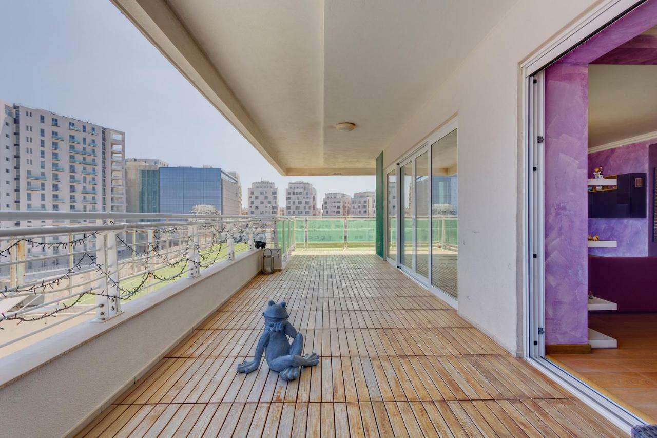 Seafront Apartment In Sliema With Pool, Upmarket Complex Luaran gambar